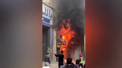 فیلم  آتش‌سوزی هولناک  یک مغازه در خیابان سلمان فارسی اهواز + جزییات