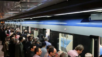 مترو تهران متوقف شد؛ سیل جمعیت به خیابان آمد+فیلم