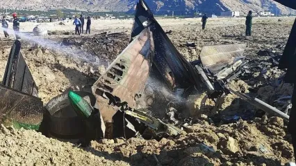 لاشه جنگنده سوخو ۲۲ بعد از سقوط در اطراف دریاچه پریشان