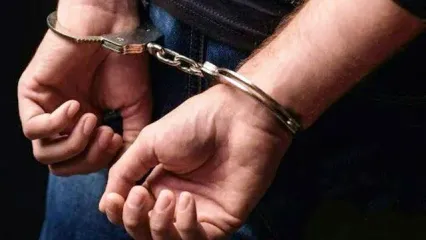عطار مواد فروش در ساوه دستگیر شد