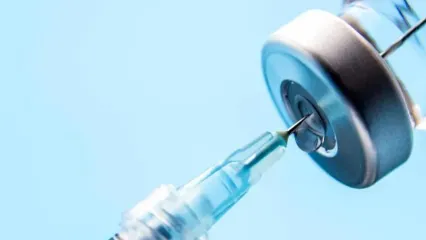 گروه‌های در معرض خطر واکسن کرونا بزنند/ تزریق واکسن مانع از تشدید بیماری و مرگ‌ومیر
