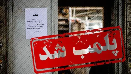 فیلم عجیب ترین پلمب یک مغازه در گرگان / فروشنده و مشتریان داخل مغازه زندانی شدند