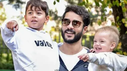 فیلم جذاب از شادی 2 پسر خوشتیپ سینما ایران در استادیوم