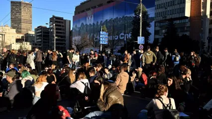 هشتمین روز اعتراضات در صربستان/ تجمع مردم روبروی ساختمان‌های دولتی بلگراد
