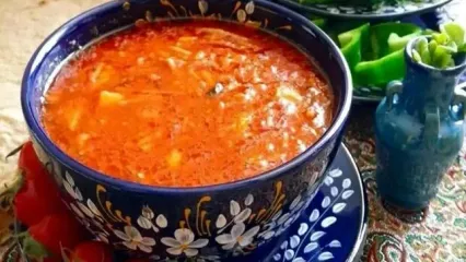 سمفونی طعم و مزه: طرز تهیه اشکنه گوجه بادمجان یا ونجوم آبِ با طعمی بی‌نظیر و اصیل |فیلم