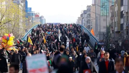 بازیگر پیشکسوت با ویلچر در راهپیمایی امروز تهران