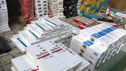 زمین‌گیر شدن کاروان خودروهای شوتی در لارستان / کشف بیش از 2 میلیارد  نخ سیگار قاچاق
