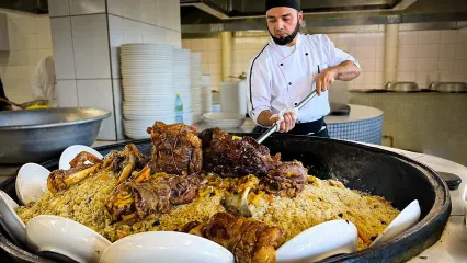 (ویدئو) طبخ 250 کیلوگرم پلو ازبکی با گوشت به شیوه آشپز مشهور ازبکستانی