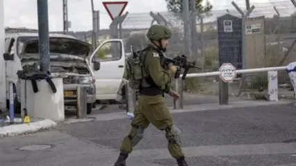 عریان کردن اعضای دستگیر شده حماس توسط اسرائیلی ها