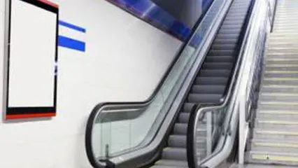 (ویدیو) حرکت خطرناک و دیوانه‌وار دو جوان روی پله برقی های مترو