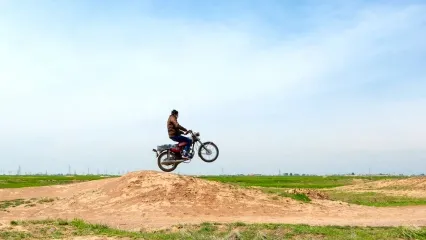 موتورسواری بر روی محوطه باستانی/ ویدئو