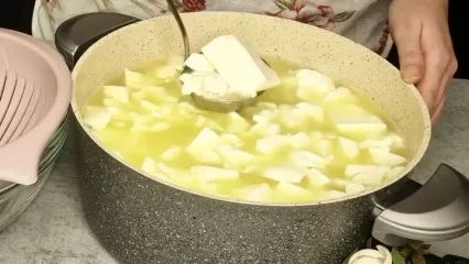 (ویدئو) پنیر کارخانه ای نخرید؛ با 4 کیلو شیر و مایه پنیر در خانه درست کنید