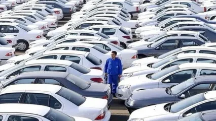 کدام خودروها در بازار سه شنبه ۱۷ بهمن ارزان شدند؟ | ریزش سنگین قیمت تارا، شاهین، پژو پارس، رانا و سمند