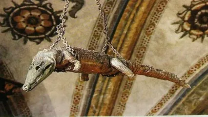 اسرار ۵۰۰ ساله موجود شیطانی در کلیسای ایتالیایی؛ چرا این حیوان در سقف غل و زنجیر شده؟