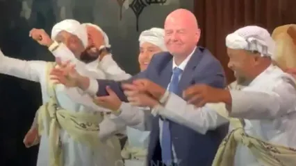 (ویدئو) رقص‌ عربی رئیس فیفا در عربستان