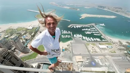 (ویدئو) لحظاتی هیجان‌انگیز از بالا رفتن یک روس از ساختمانی ٣١٨ متری به سبک مرد عنکبوتی