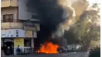 لحظه حمله پهپادی اسرائیل به لبنان/ خودرو در آتش سوخت+ فیلم