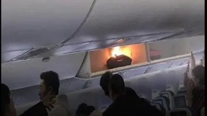 (ویدئو) لحظه انفجار پاوربانک داخل هواپیما؛ فرود اضطراری!