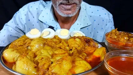 (ویدئو) خوردن 2.5 کیلوگرم چلو چربی و تخم مرغ به سبک مرد مشهور بنگلادشی