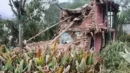افزایش شمار کشته‌های زلزله نپال به ۱۲۸ تن