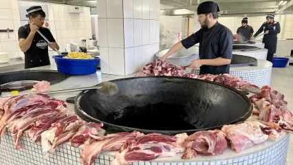 (ویدئو) غذای خیابانی محبوب در ازبکستان؛ پخت 600 کیلوگرم پلو ازبکی با گوشت