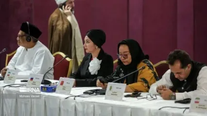 تیپ عجیب و بی حجاب یک زن در نشست قرآنی در هتل لاله تهران + ببینید