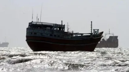 توقیف شناور حامل سوخت قاچاق در آب‌های خلیج فارس