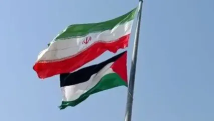 زنان فلسطینی پرچم ایران را بر روی دیوارهای مسجدالاقصی برافراشتند