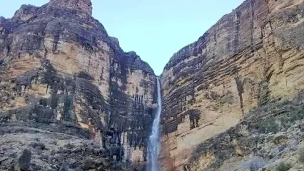 (ویدئو) نمایی از چهره زیبای بزرگترین آبشار خاورمیانه در نِیریز فارس