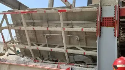مصدومیت ۴ نفر در پی ریزش آوار ساختمانی در خیابان میرداماد