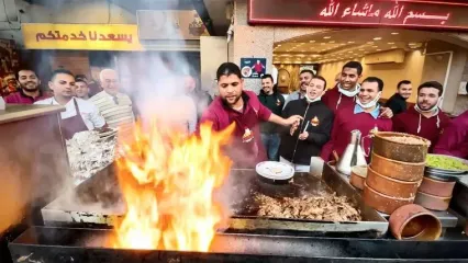 (ویدئو) غذای خیابانی محبوب در مصر؛ از روده بز سرخ شده تا شاورمای گوشت
