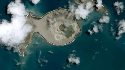 لحظه تولد یک جزیره جدید در آب‌های اقیانوس آرام