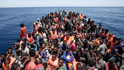 ۶۰ مهاجر غیرقانونی در دریای مدیترانه غرق شدند/ ویدئو