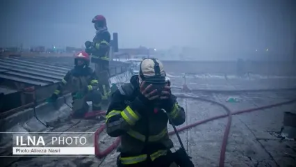 عملیات اطفاء حریق انبار دخانیات توسط آتش‌نشانان قزوینی