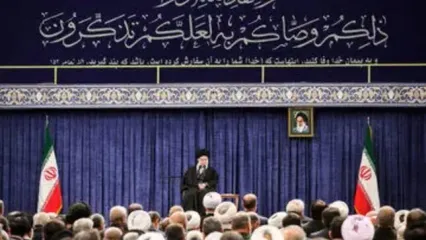 نماز خواندن روحانی، سیدحسن خمینی، رئیسی و محسنی اژه ای پشت سر رهبری