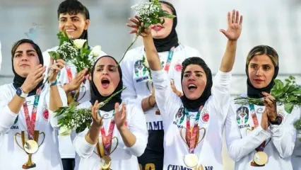 حضور این زن جشن قهرمانِ فوتبال ایران را تحت تاثیر قرارداد