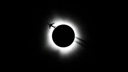 سایه ماه روی زمین؛ فیلم سه‌بعدی متفاوتی که از خورشیدگرفتگی منتشر شد/ ویدئو