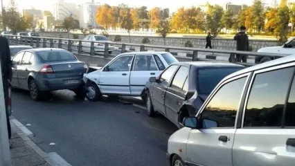 تصادف ۶ خودرو سواری در این بزرگراه تهران