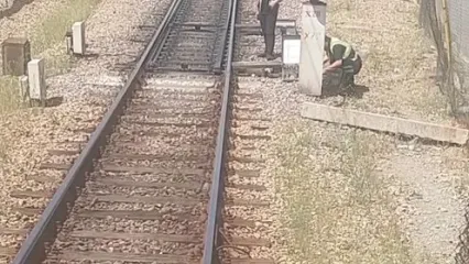 کندی سرویس دهی در خط ۵ مترو تهران + فیلم تعمیرات ریل قطار
