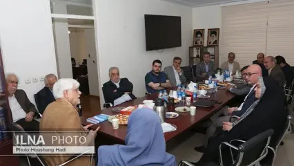 دیدار نوروزی برخی از چهره های سیاسی و دانشگاهی با محمدرضا عارف
