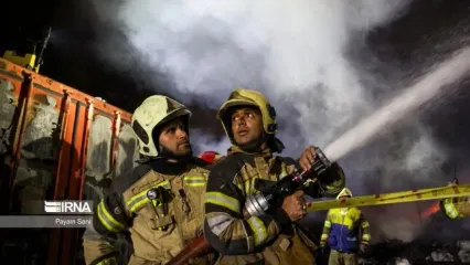 آتش‌سوزی گسترده یک کارگاه ۲۰۰۰ متری در جنوب تهران +فیلم