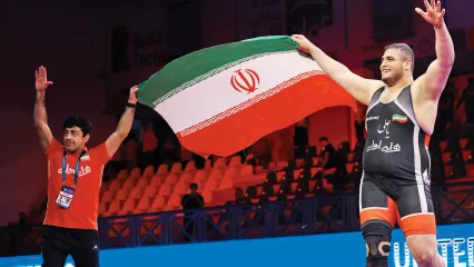 کشتی‌گیر 20 ساله ایرانی بر بام جهان ایستاد/ المپیک مدعی تازه پیدا کرد