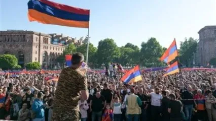 تداوم اعتراضات در ارمنستان و بسته شدن جاده اصلی