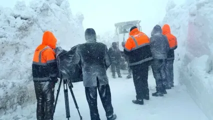 کارشناس هواشناسی از بارش برف در بارش برف در ورزقان خبر داد+فیلم