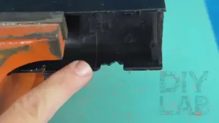 (ویدئو) اگر چسب قطره ای را روی سیمان بریزید، چه اتفاقی می افتد؟