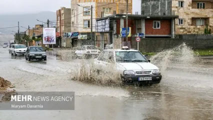 بارش باران در جاده‌های ۱۰ استان کشور