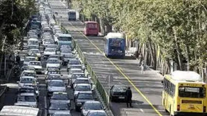 راننده‌ای که خیابان ولیعصر تهران را بهم ریخت!