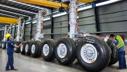(ویدئو) فرآیند ساخت ارابه هواپیما در یک کارخانه میلیارد دلاری