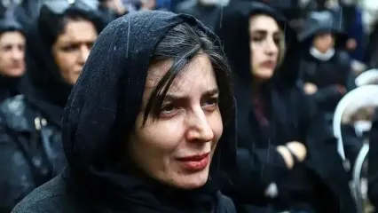 لیلا حاتمی در مراسم خاکسپاری مادرش زری خوشکام+ فیلم