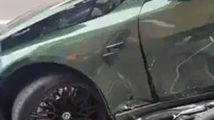 (ویدئو) حالت یک BMW لوکس بعد از تصادف در پیاده‌رو